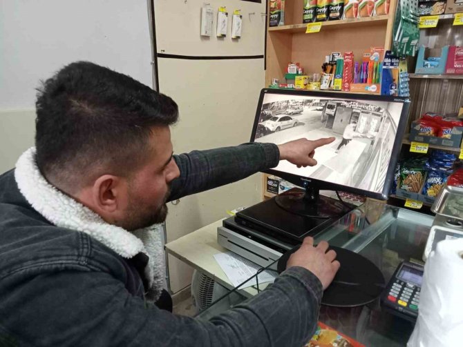 Camını Kırarak Girdiği Marketi Soydu
