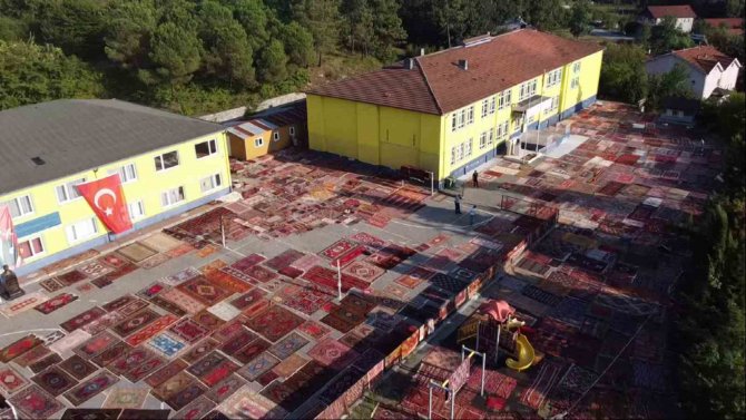 Dede Mirası Dokuma Halıları Çocuklarına Miras Bırakacak