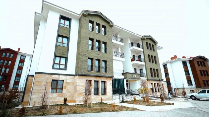 ’İ̇lk İ̇ş Yerim’ Ve ’İ̇lk Evim Arsa’ İçin Kura Çekimi Eş Zamanlı Olarak Devam Ediyor