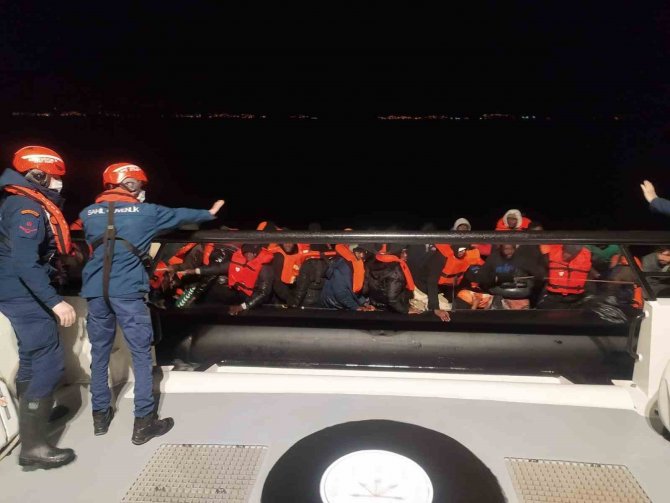 İ̇zmir’de 101 Göçmen Kurtarıldı, 20 Göçmen Yakalandı