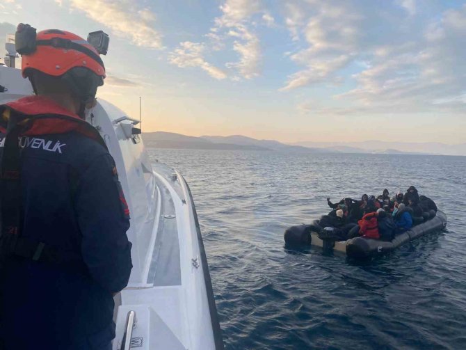 İ̇zmir’de 101 Göçmen Kurtarıldı, 20 Göçmen Yakalandı