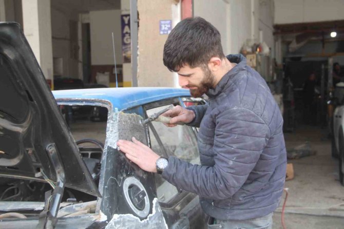 Kaporta Ustasından Örnek Davranış: Depremzedelerin Araçlarını Ücretsiz Tamir Ediyor