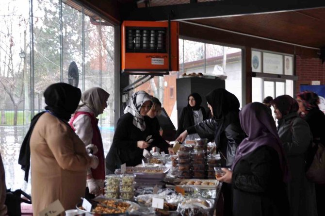 İ̇lim Hikmet Vakfı, Depremzedeleri Hayır Çarşısı’nda Ağırladı