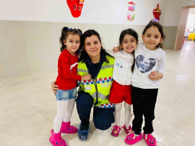 Jandarmadan Anaokulu Öğrencilerine Trafik Eğitimi