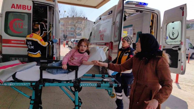 Bursa’da Kontrolden Çıkan Araç Dehşet Saçtı : 3 Yaralı