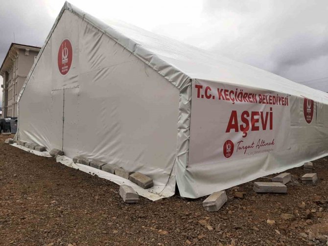 Keçiören Belediyesi Deprem Bölgelerine İftar Çadırı Kurdu