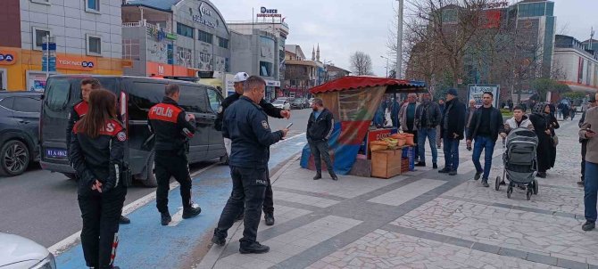 Cadde Ortasında Bıçaklandı
