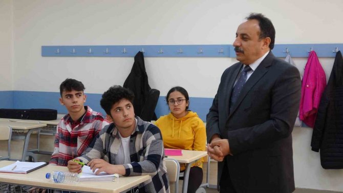 Depremzede Öğrenciler Deprem Korkusunu Müzikle Atıyor