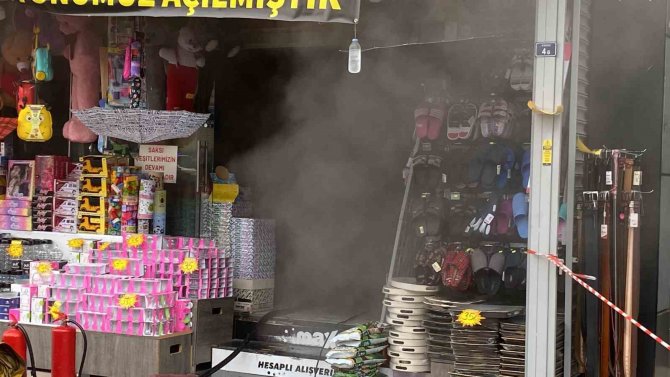 İ̇ş Yerinden Yükselen Dumanlar Korkuttu