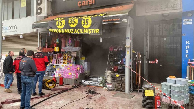 İ̇ş Yerinden Yükselen Dumanlar Korkuttu