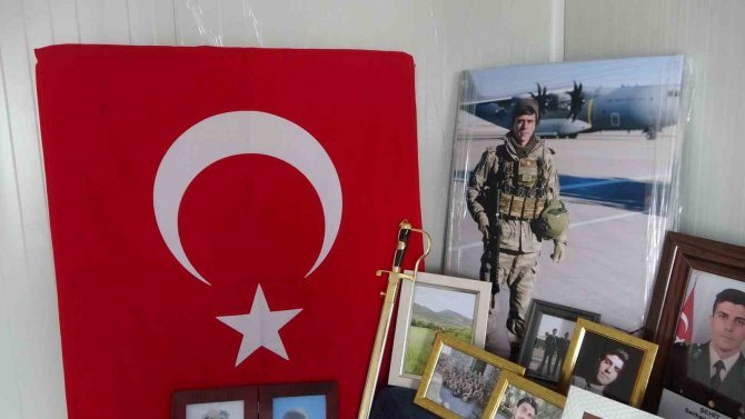 Depremde Evi Hasar Gören Şehit Ailesi Konteynerde Yaşıyor