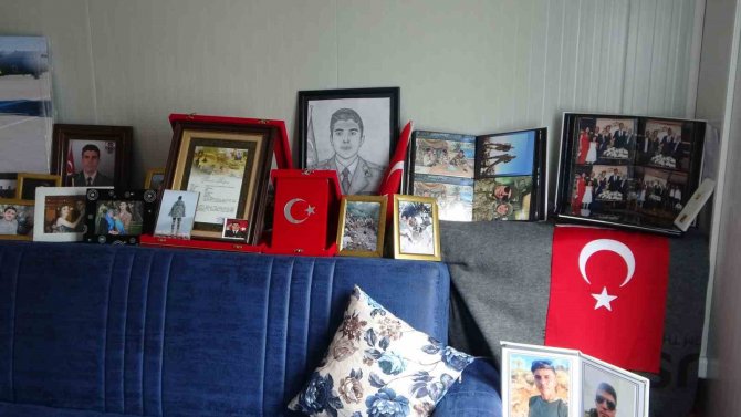 Depremde Evi Hasar Gören Şehit Ailesi Konteynerde Yaşıyor