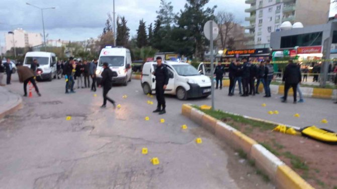 Mardin’de Kırmızı Işıkta Bekleyen Araca Silahlı Saldırı: 2 Ölü, 1 Yaralı