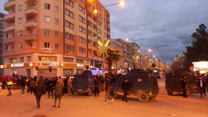 Mardin’de Kırmızı Işıkta Bekleyen Araca Silahlı Saldırı: 2 Ölü, 1 Yaralı