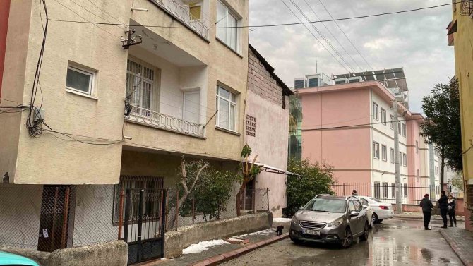 Eşini Ve Annesini Öldürdükten Sonra Koltukta Oturup Polisi Bekledi