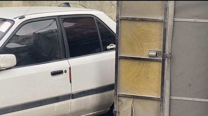 Kağıthane’de Kamyonet Devrildi: Araçları Teğet Geçti