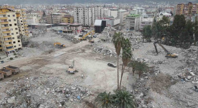 Osmaniye’de Acil Yıkım Kararı Bulunan 410 Bina Yıkıldı, 236’sının Enkazı Kaldırıldı