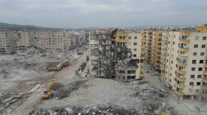 Osmaniye’de Acil Yıkım Kararı Bulunan 410 Bina Yıkıldı, 236’sının Enkazı Kaldırıldı