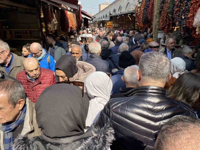 Eminönü’nde Ramazan Yoğunluğu Havadan Görüntülendi