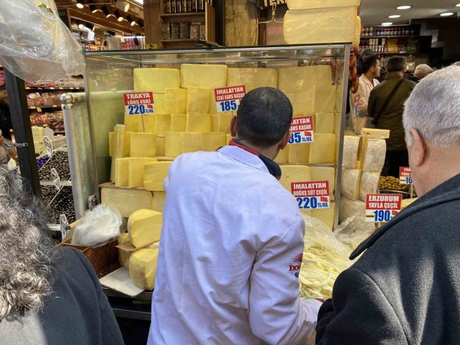Eminönü’nde Ramazan Yoğunluğu Havadan Görüntülendi