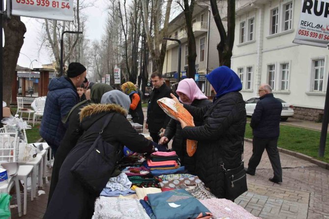 El Emeği Ürünler Depremzedeler İçin Satılıyor