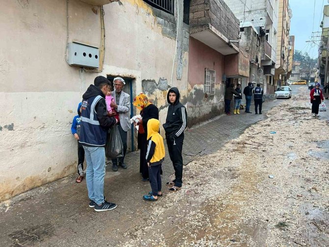 Selden Etkilenen Vatandaşlara Yemek Dağıtımı