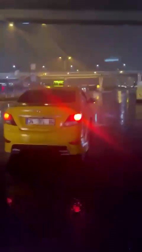 Taksici Almayınca Yolcular Tepki Gösterdi