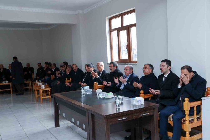 Meclis Başkanı Şentop, Yılmaz’ın Annesinin Taziyesine Katıldı