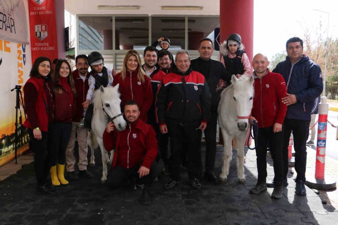 Yaraları Sarmak İçin 4 Nala Koştular