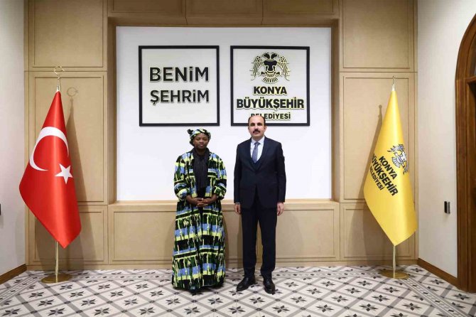 Uganda Büyükelçisi Tiperu Başkan Altay İle Bir Araya Geldi