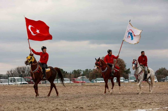Depremzedeler İçin Cirit Gösterisi Düzenlendi