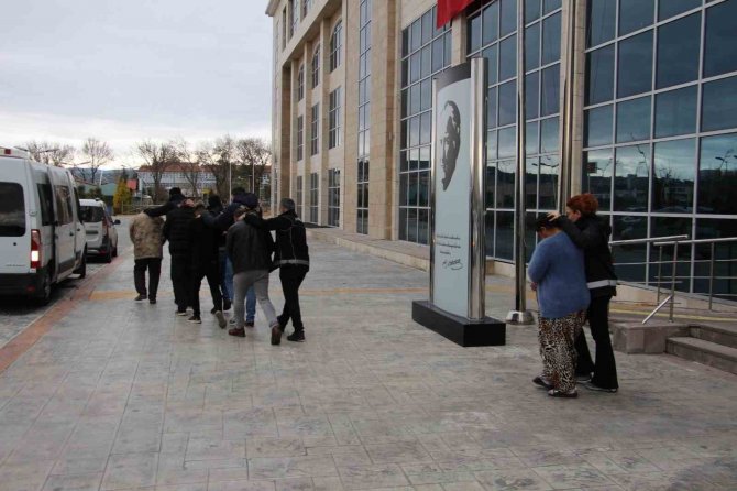 Sentetik Hapla Yakalanan 5 Şüpheli Tutuklandı