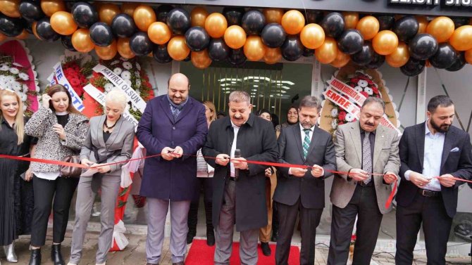Başkanlar Güzellik Merkezi Açtı