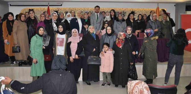 Vanlı Kadınlar Ak Parti’ye Çıkarma Yaptı