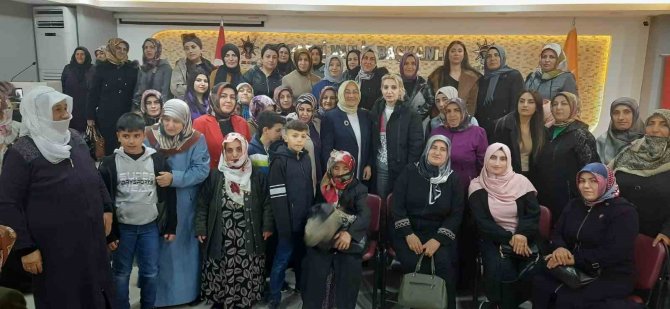 Vanlı Kadınlar Ak Parti’ye Çıkarma Yaptı