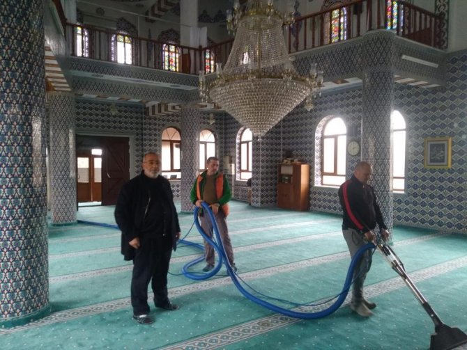 Altınova’da Camiler Ramazan’a Hazır