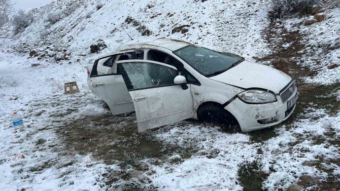 Yozgat’ta Otomobil Şarampole Yuvarlandı: 5 Yaralı