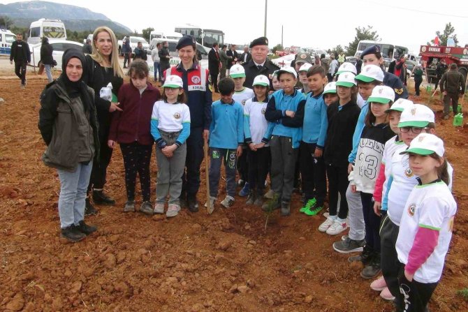 2 Bin Fidan Toprakla Buluştu