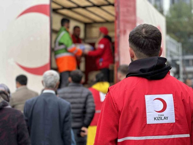 Adıyaman’da Her Gün 50 Ton İçme Suyu Dağıtılıyor