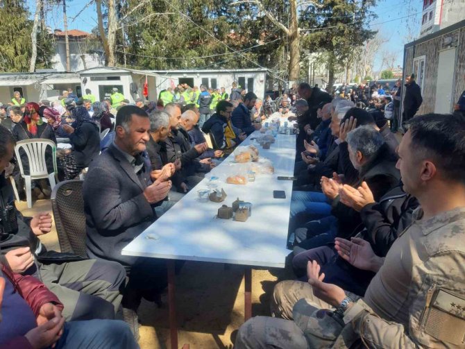 Gölbaşı Belediyesi Deprem Şehitleri İçin Mevlit Okuttu