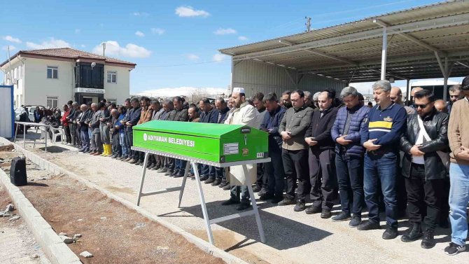 Selde Hayatını Kaybeden Minik Zeynep Annesinin Yanına Defnedildi