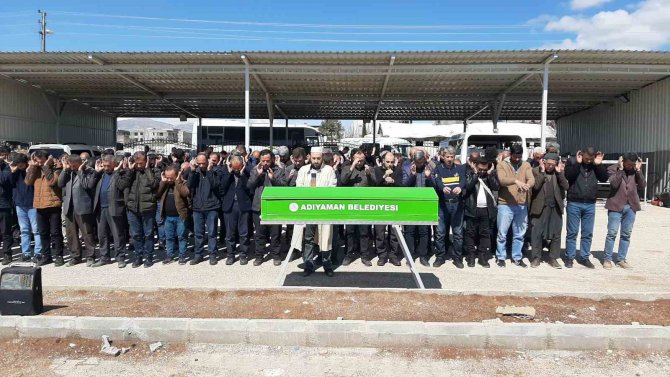 Selde Hayatını Kaybeden Minik Zeynep Annesinin Yanına Defnedildi