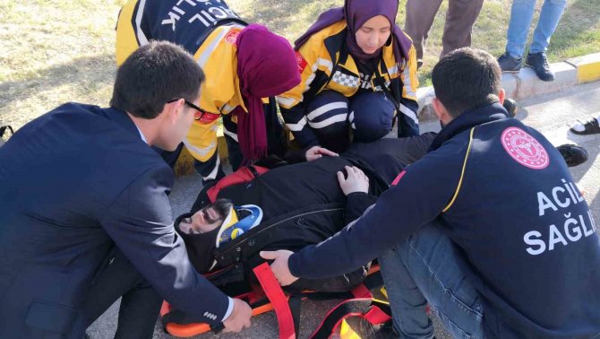 Hafif Ticari Aracın Çarptığı Yaya Hastanelik Oldu