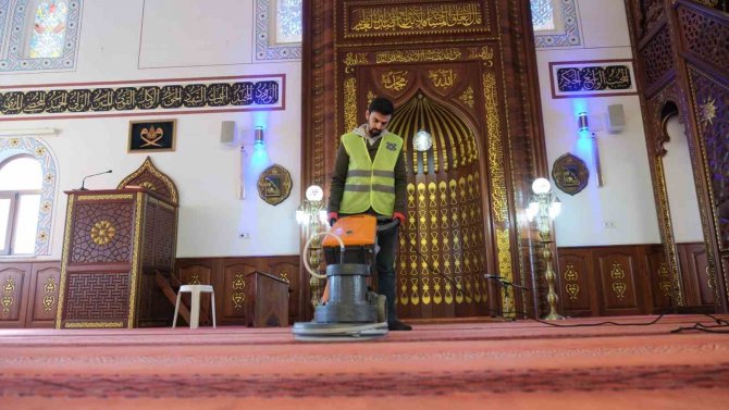 Altıeylül’de Camiler Ramazan’a Hazır