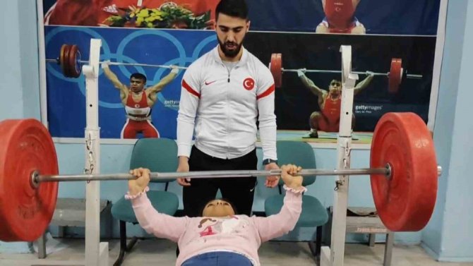 ’En Küçük Şampiyon’ Halterci Kader’in Hedefleri Çok Büyük