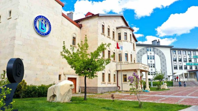 Bayburt Üniversitesi Öğrenci Projelerinde Türkiye’nin Zirvesinde