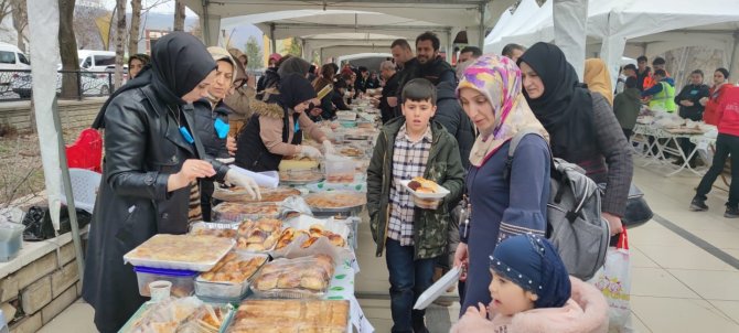 Bingöl’de Depremzedeler İçin Yardım Kampanyası Düzenledi