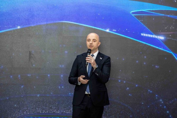 Yıldız Futbolcuların Final Maçlarında Giydiği Formalar Sergilendi