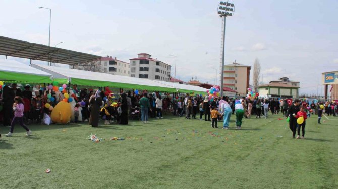 Depremzede Çocuklar Şenlikte Bir Araya Gelerek Nevruz’u Kutladı