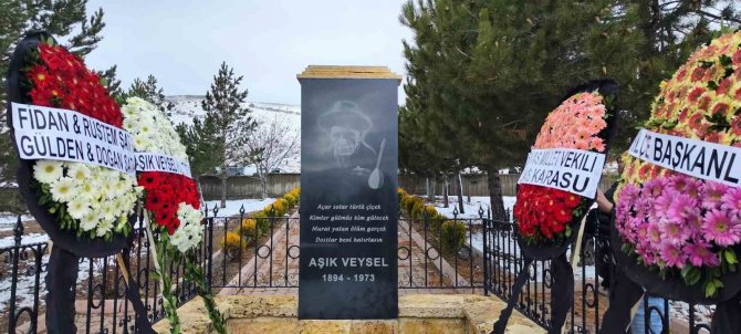 Dünyaca Ünlü Halk Ozanı Mezarı Başında Anıldı